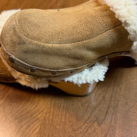 Vintage Ugg Tan Sheepskin Lined Wood Soled Clogs size 7/38 - Picture 8 of 16